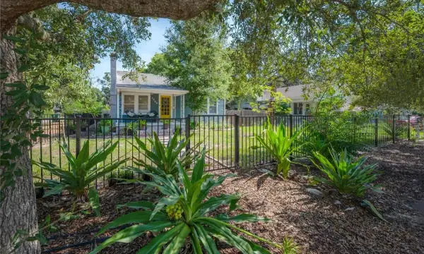 1300 E Henry Avenue, Tampa, FL, 33604