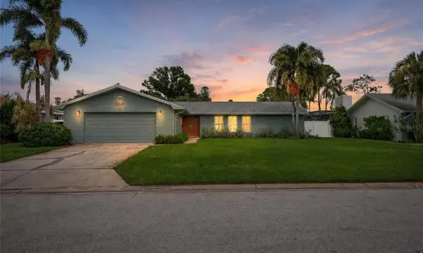 6241 Tanglewood Drive NE, St Petersburg, FL, 33702