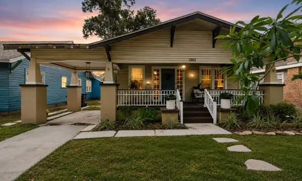 1202 E Powhatan Avenue, Tampa, FL, 33604