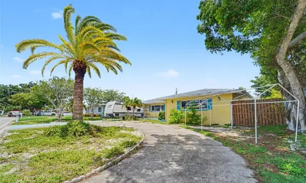 9735 50th Avenue N, Madeira Beach, FL, 33708