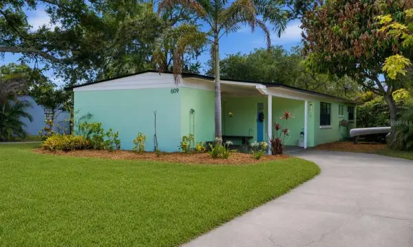 609 W River Drive, Tampa, FL, 33617