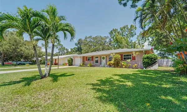 8879 Lakewood Drive, Seminole, FL, 33772